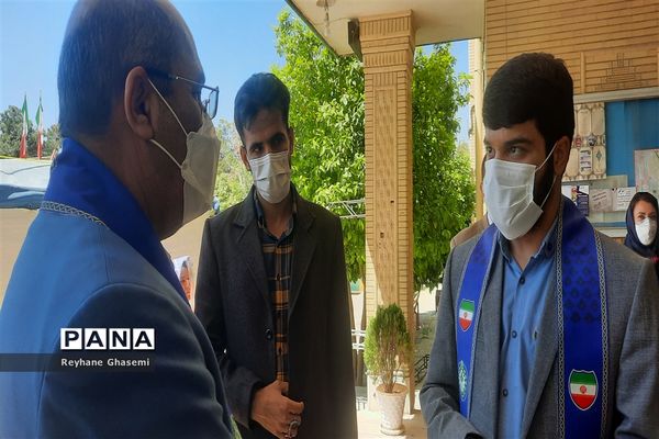 بازدید رئیس سازمان دانش‌آموزی استان فارس از غرفه بازی‌های فکری ستاد اسکان نوروزی ناحیه یک شیراز