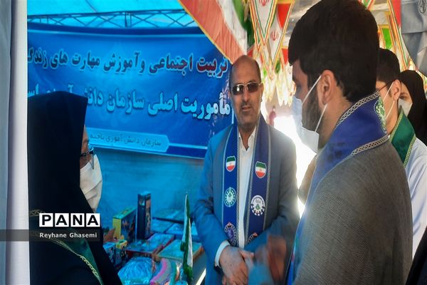 بازدید رئیس سازمان دانش‌آموزی استان فارس از غرفه بازی‌های فکری ستاد اسکان نوروزی ناحیه یک شیراز