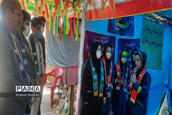 بازدید رئیس سازمان دانش‌آموزی استان فارس از غرفه بازی‌های فکری ستاد اسکان نوروزی ناحیه یک شیراز