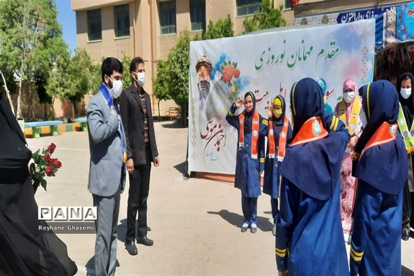بازدید رئیس سازمان دانش‌آموزی استان فارس از غرفه بازی‌های فکری ستاد اسکان نوروزی ناحیه یک شیراز