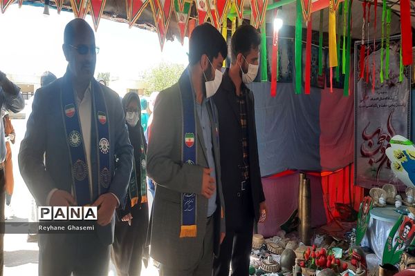 بازدید رئیس سازمان دانش‌آموزی استان فارس از غرفه بازی‌های فکری ستاد اسکان نوروزی ناحیه یک شیراز