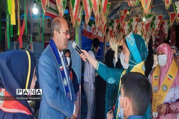 بازدید رئیس سازمان دانش‌آموزی استان فارس از غرفه بازی‌های فکری ستاد اسکان نوروزی ناحیه یک شیراز