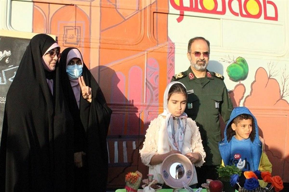 بازدید فرمانده سپاه قم از کافه گفتگوی دختران آفتاب