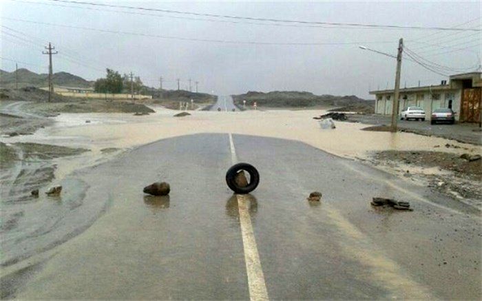 آسمان صاف و وزش باد در تهران