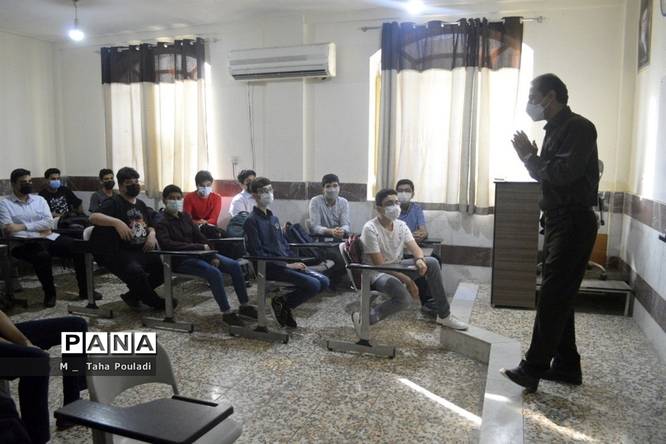 بازگشت به آموزش حضوری در دبیرستان شهید مصطفی خمینی بوشهر