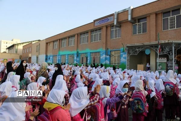 استقبال بی‌نظیر دانش‌آموزان بهارستانی از بازگشایی حضوری مدارس