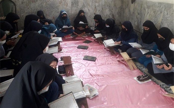 برگزاری محفل جزء خوانی قرآن و برپایی نماز در مدرسه شهید قاضی طباطبایی قم