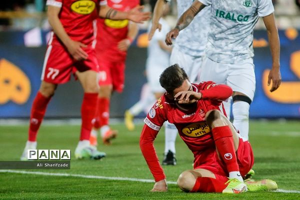 دیدار تیم های پرسپولیس و آلومینیوم اراک