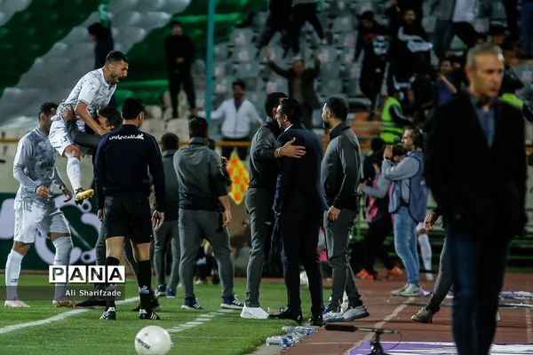 دیدار تیم های پرسپولیس و آلومینیوم اراک
