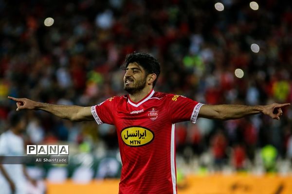 دیدار تیم های پرسپولیس و آلومینیوم اراک