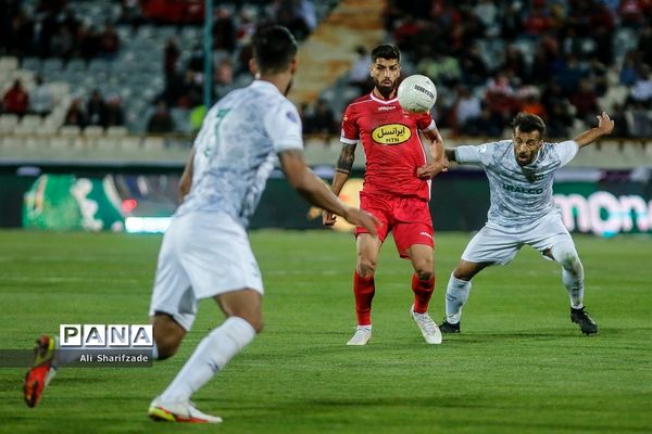 دیدار تیم های پرسپولیس و آلومینیوم اراک