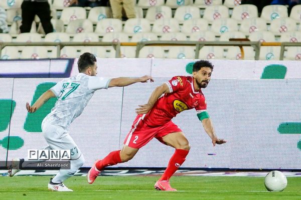 دیدار تیم های پرسپولیس و آلومینیوم اراک