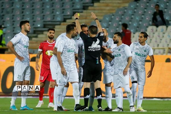 دیدار تیم های پرسپولیس و آلومینیوم اراک