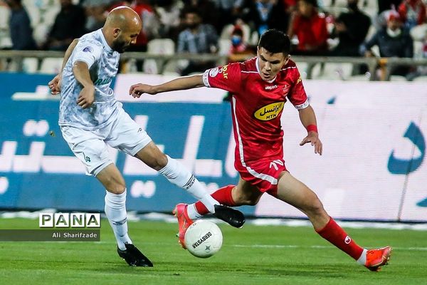 دیدار تیم های پرسپولیس و آلومینیوم اراک