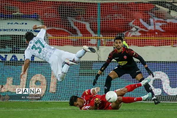 دیدار تیم های پرسپولیس و آلومینیوم اراک