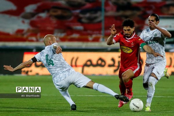 دیدار تیم های پرسپولیس و آلومینیوم اراک