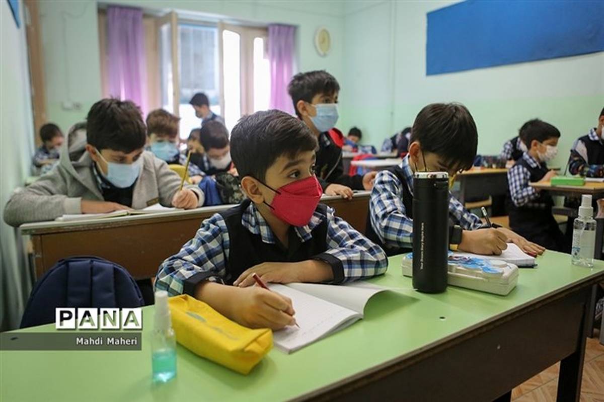 توصیه‌های کرونایی؛ دانش‌آموزان در کلاس درس و فضاهای بسته از ماسک استفاده کنند