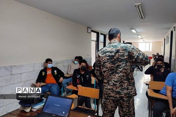 برگزاری کارگاه آموزشی استفاده از اسلحه در مدرسه البرز رودهن