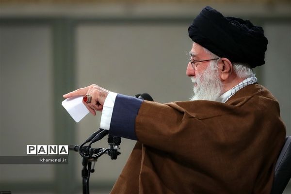 دیدارسران قوا و جمعی از مسئولان و کارگزاران نظام با رهبر انقلاب