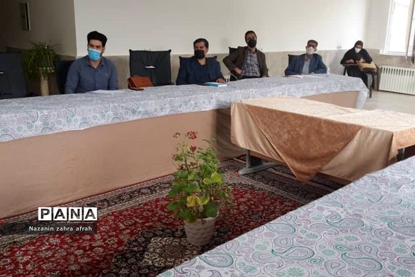 برگزاری جلسه هم‌اندیشی مشاوران و مدیران هنرستان‌ها در رودهن