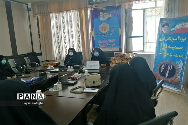تجلیل از فرمانده واحدهای پیشگام بسیج دانش‌آموزی ناحیه سه شیراز