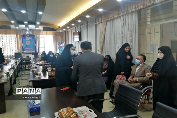 تجلیل از فرمانده واحدهای پیشگام بسیج دانش‌آموزی ناحیه سه شیراز