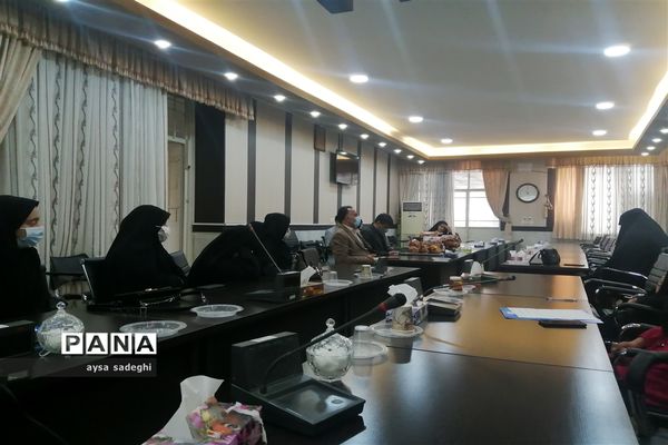 تجلیل از فرمانده واحدهای پیشگام بسیج دانش‌آموزی ناحیه سه شیراز
