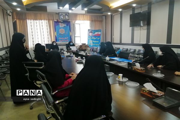 تجلیل از فرمانده واحدهای پیشگام بسیج دانش‌آموزی ناحیه سه شیراز