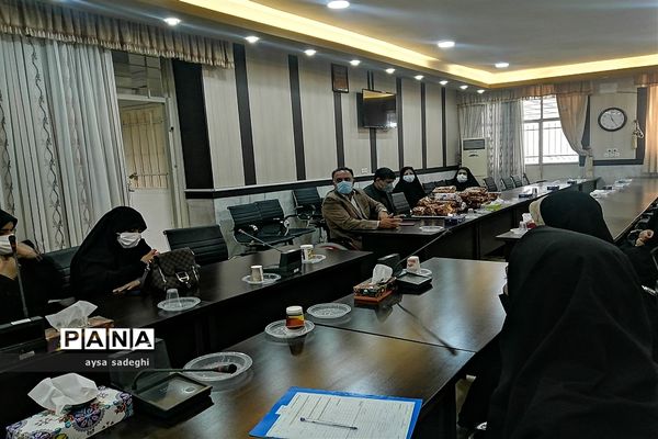 تجلیل از فرمانده واحدهای پیشگام بسیج دانش‌آموزی ناحیه سه شیراز