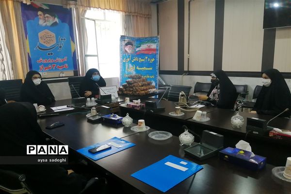 تجلیل از فرمانده واحدهای پیشگام بسیج دانش‌آموزی ناحیه سه شیراز