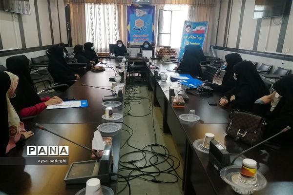 تجلیل از فرمانده واحدهای پیشگام بسیج دانش‌آموزی ناحیه سه شیراز