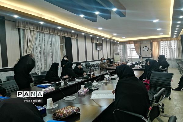 تجلیل از فرمانده واحدهای پیشگام بسیج دانش‌آموزی ناحیه سه شیراز