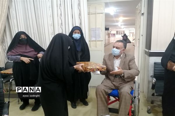 تجلیل از فرمانده واحدهای پیشگام بسیج دانش‌آموزی ناحیه سه شیراز
