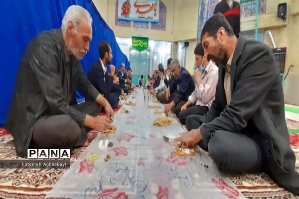 برپایی سفره افطاری در مسجد امام هادی(ع)