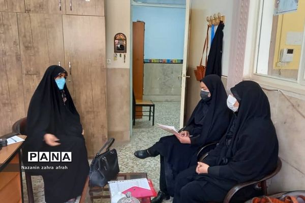 بازدید سرگروه کیفیت‌‌بخشی پرورشی آموزش و پرورش رودهن از فعالیت‌های‌مدارس