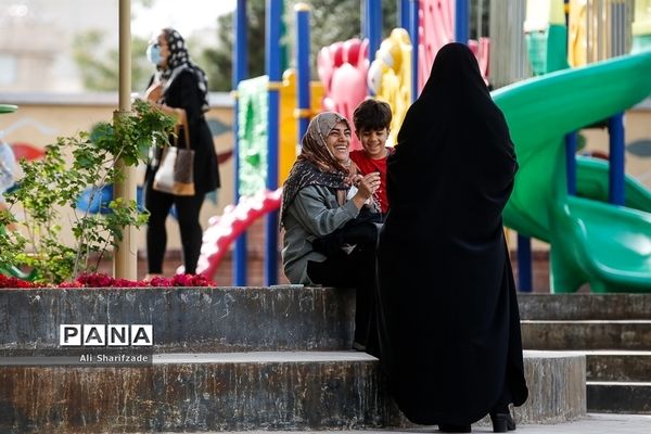 بازدید رسانه‌ای از پارک‌های مادر و کودک و مراسم افطار شهردار تهران با پاکبانان