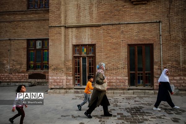 بازدید رسانه‌ای از پارک‌های مادر و کودک و مراسم افطار شهردار تهران با پاکبانان