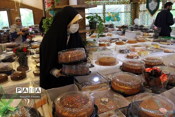 سومین جشنواره «کیک پزون نذری» در بوستان آب و آتش