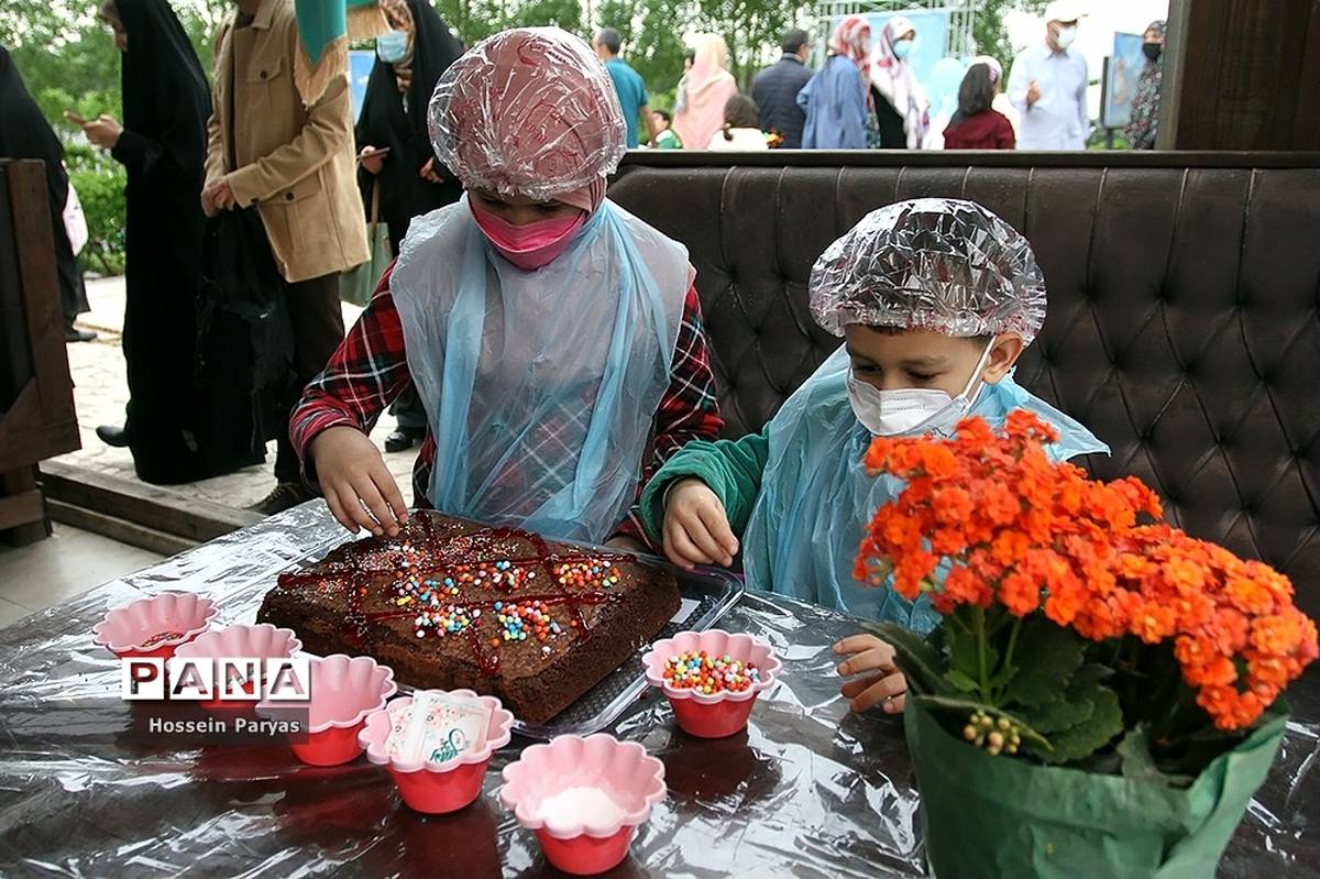 سومین جشنواره «کیک پزون نذری» در بوستان آب و آتش