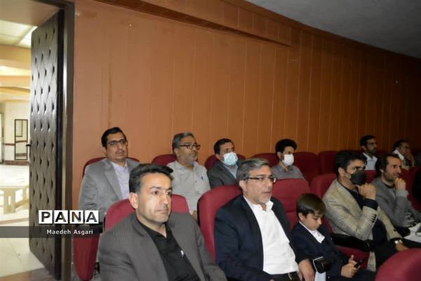 نشست هم‌اندیشی مدیران مدارس ناحیه یک قم