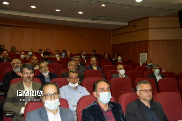 نشست هم‌اندیشی مدیران مدارس ناحیه یک قم