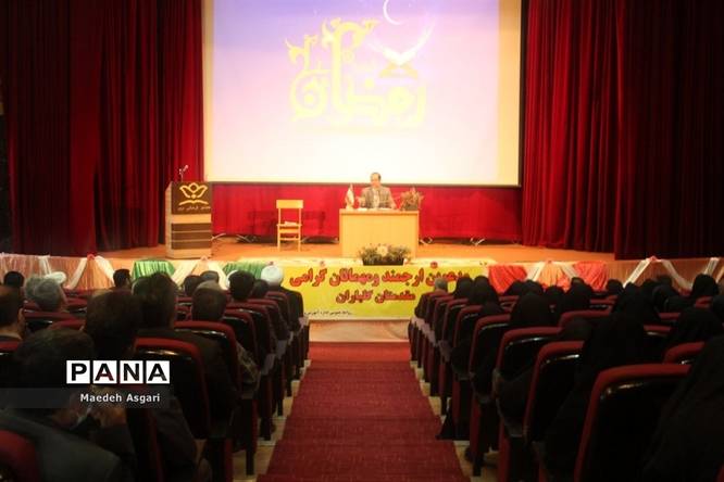 نشست هماندیشی مدیران مدارس ناحیه یک قم