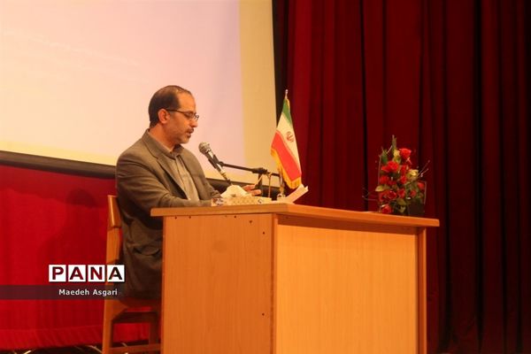 نشست هم‌اندیشی مدیران مدارس ناحیه یک قم