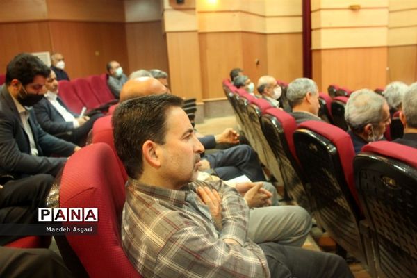 نشست هم‌اندیشی مدیران مدارس ناحیه یک قم