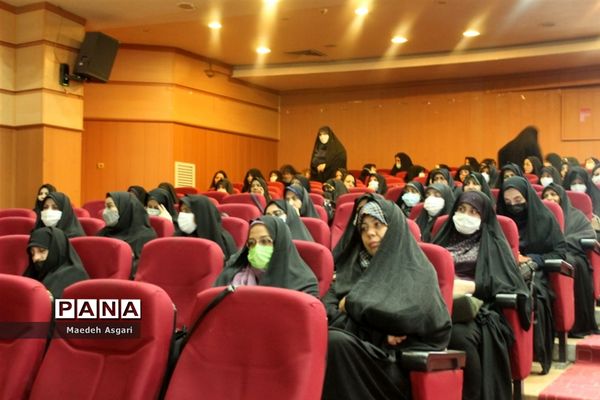 نشست هم‌اندیشی مدیران مدارس ناحیه یک قم