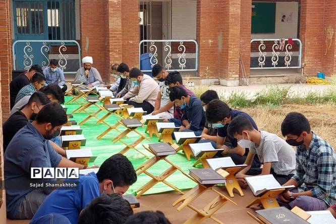 مراسم جزءخوانی قرآن کریم در دبیرستان شهید مجیدخیاط ناحیه ۲ اهواز