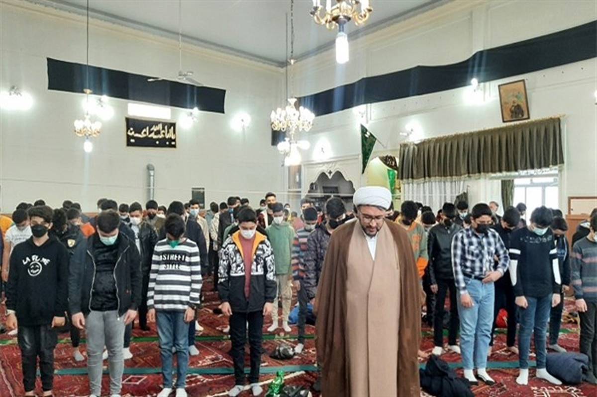 برگزاری آیین جشن تکلیف دانش‌آموزان پسر دبیرستان شهید‌مفتح اردبیل