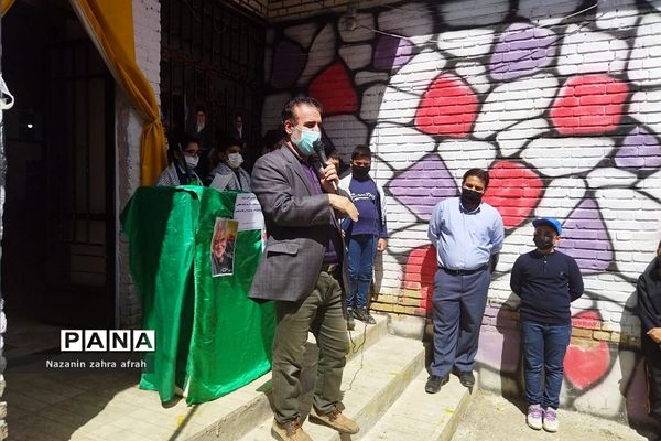 تقدیر از دانش‌آموزان دبستان فهمیده رودهن در روز میلاد امام حسن (ع)