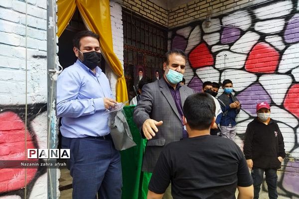 تقدیر از دانش‌آموزان دبستان فهمیده رودهن در روز میلاد امام حسن (ع)