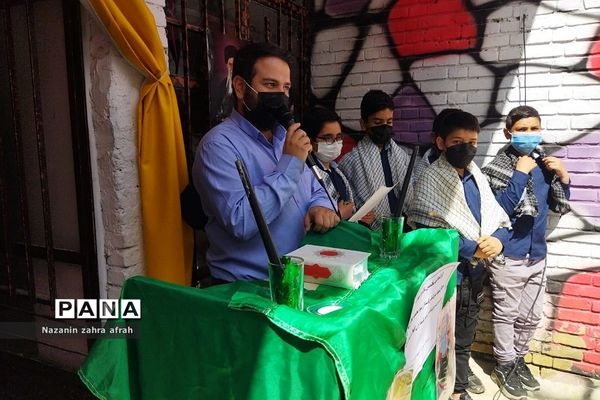 تقدیر از دانش‌آموزان دبستان فهمیده رودهن در روز میلاد امام حسن (ع)